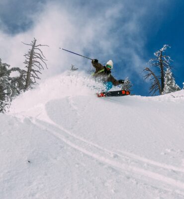 skiiing
